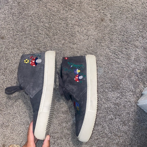 Funky mushroom butterfly sneakers - Picture 2 of 5